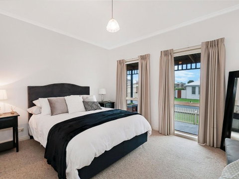GUILDFORD COTTAGE - Accommodation BNB 5