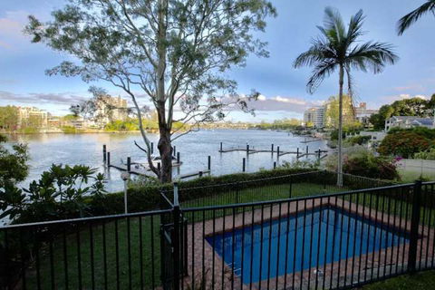Modern Studio Apartment With Pool & Amazing Views - Accommodation BNB 2