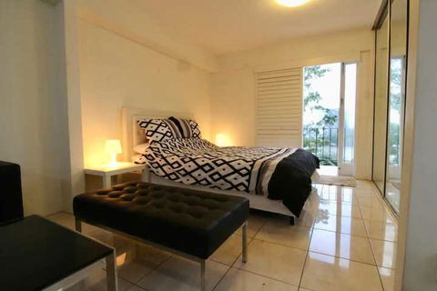 Modern Studio Apartment With Pool & Amazing Views - Accommodation BNB 7