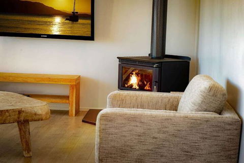 The Lookout - Accommodation BNB 6