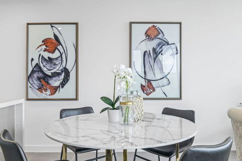 HomeHotel Ultra Luxury 2 Bedroom Next To Mall & Train - Accommodation BNB 7