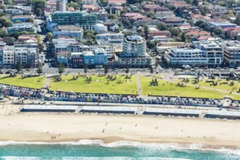 Beachfront Breeze On Campbell - Accommodation BNB 1