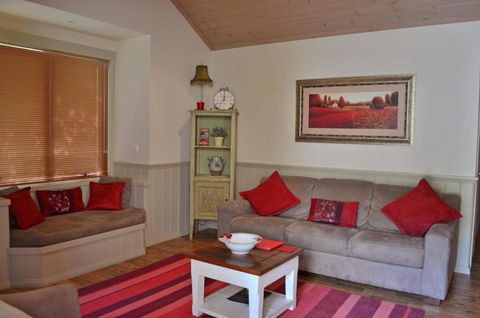 Autumn Affair Cottage 5 - Accommodation BNB 1