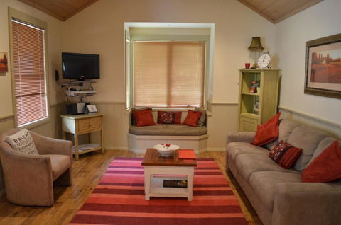 Autumn Affair Cottage 5 - Accommodation BNB 6