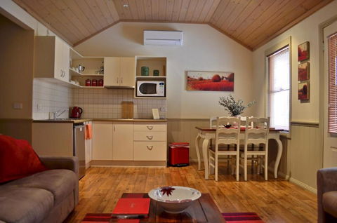 Autumn Affair Cottage 5 - Accommodation BNB 2