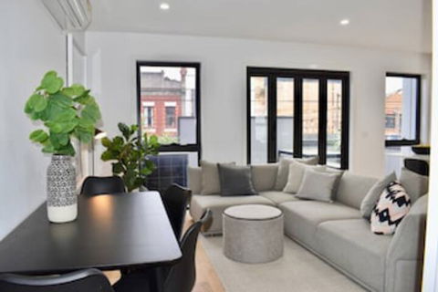 Brand New 2 Bed Apartment With Stunning City Views - Accommodation BNB 0