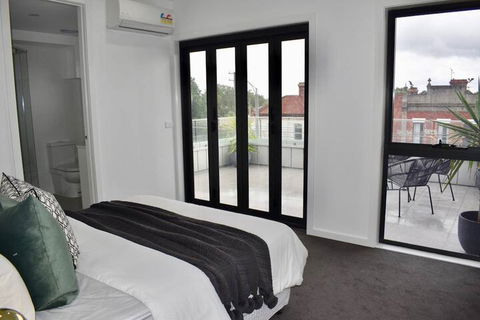 Brand New 2 Bed Apartment With Stunning City Views - Accommodation BNB 6