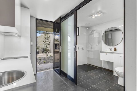 Aloha Central Premium Studios - Accommodation BNB 7