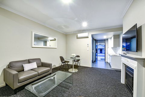 Aloha Central Premium Studios - Accommodation BNB 4