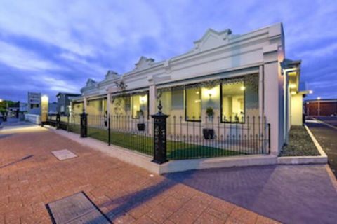 Aloha Central Premium Studios - Accommodation BNB 0