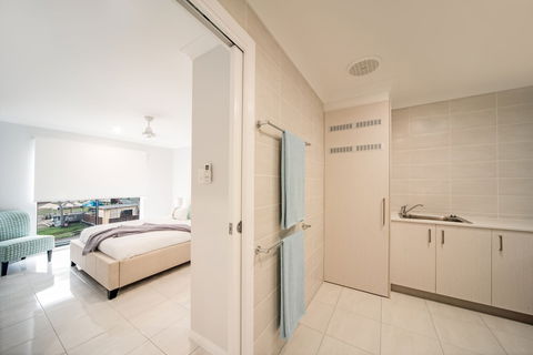 Airlie On Main Street Airlie Beach - Accommodation BNB 3