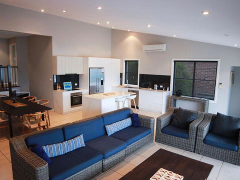 Absolutely Avoca 114a Avoca Drive Avoca Beach - Accommodation BNB 3