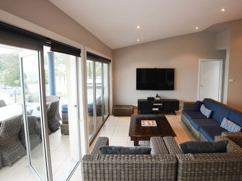 Absolutely Avoca 114a Avoca Drive Avoca Beach - Accommodation BNB 4
