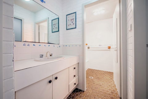 Villa Ellisa Unit 1 / 10 Columbia Close - Accommodation BNB 5
