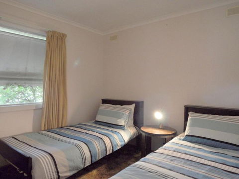 RETRO RETREAT INLET SIDE - Accommodation BNB 3