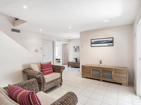 Bay View At 39 Thurlow Walk To Dutchies Beach - Accommodation BNB 5