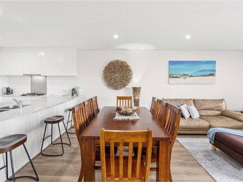 Villa Serene At Fingal Bay - Accommodation BNB 5