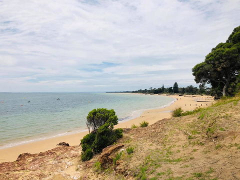 Stylish Island Getaway BEACHFRONT APARTMENT - Accommodation BNB 6