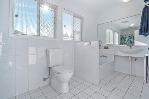 Expansive Ocean Views Sunrise Beach - Accommodation BNB 4