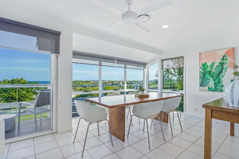 Expansive Ocean Views Sunrise Beach - Accommodation BNB 1