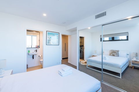 Airtrip Apartments On Deshon St - Accommodation BNB 1