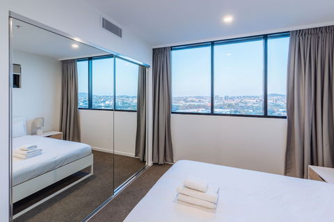 Airtrip Apartments On Deshon St - Accommodation BNB 4