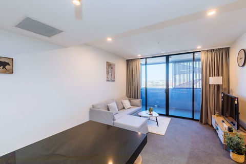 Airtrip Apartments On Deshon St - Accommodation BNB 2