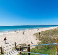 Pet Friendly home walking distance to Surf Beach North St. Woorim - Accommodation BNB