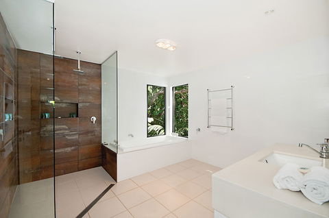 A PERFECT STAY - The Hawk At Wategos - Accommodation BNB 5