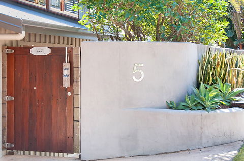 A PERFECT STAY - The Hawk At Wategos - Accommodation BNB 0
