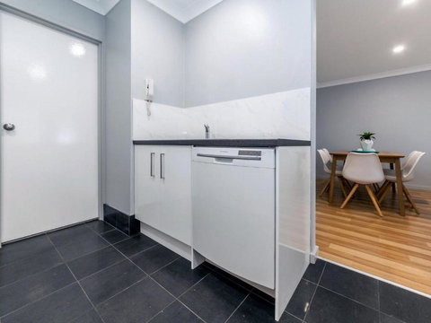 33 Bay Parklands 2 Gowrie Avenue Air Conditioning Foxtel Pool Tennis Court Spa - Accommodation BNB 4