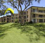 33 Bay Parklands 2 Gowrie Avenue Air conditioning Foxtel Pool Tennis Court Spa - Accommodation BNB