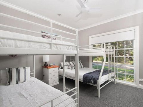 The Croft 11 Boulder Bay Rd Cosy Beach House With Aircon & Only 270m To The Beach - Accommodation BNB 4