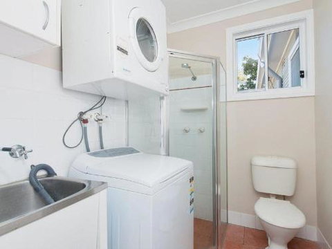 The Croft 11 Boulder Bay Rd Cosy Beach House With Aircon & Only 270m To The Beach - Accommodation BNB 6