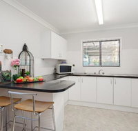 Lorikeet Retreat 2 / 117 Tomaree Rd Pet Friendly Air Conditioned Holiday House - Accommodation BNB