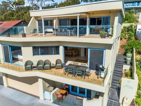 Aqua Shores Award Winning Apartment - Accommodation BNB 2