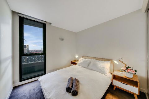 A Modern 2BR CBD Apt City Views FREE Parking - Accommodation BNB 6