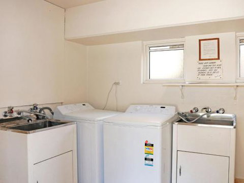 2 Shoal Towers 11 Shoal Bay Rd Across The Road To Beautiful Shoal Bay Beach - Accommodation BNB 4