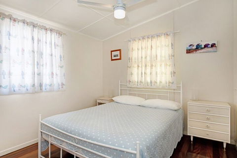 Close To Water Restaurants & Clubs Toorbul St. Bongaree - Accommodation BNB 5