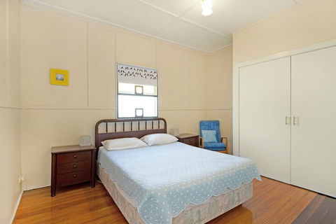 Close To Water Restaurants & Clubs Toorbul St. Bongaree - Accommodation BNB 2