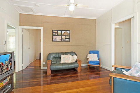 Close To Water Restaurants & Clubs Toorbul St. Bongaree - Accommodation BNB 3