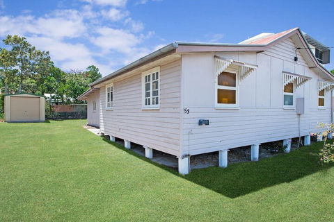 Close To Water Restaurants & Clubs Toorbul St. Bongaree - Accommodation BNB 0