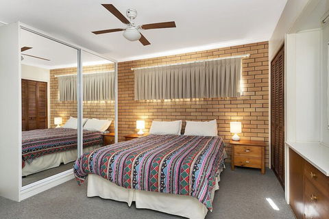 Ground Floor Air Conditioned Fabulous Waterviews Overlooking Pumicestone Passage - Accommodation BNB 5