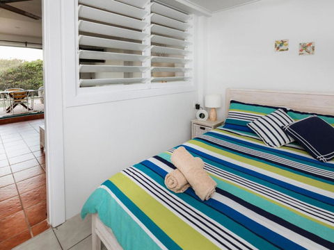 WHITE WAVES 4 ABSOLUTE BEACH FRONT STUDIO HASTINGS POINT - Accommodation BNB 6