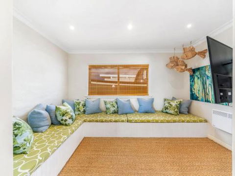 Elandra Absolute Beach Front Luxury - Accommodation BNB 6
