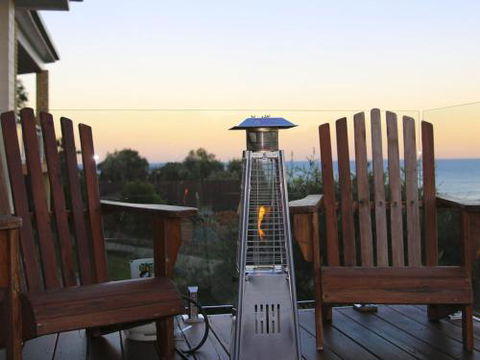 WHALE WATCH FOR FOUR Gerringong 4pm Check Out Sundays - Accommodation BNB 0