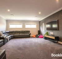 Wentworth Estate 5 Bedroom Luxury Home Sleeps 12 - Accommodation BNB