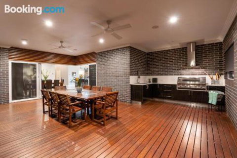 Wentworth Estate 5 Bedroom Luxury Home Sleeps 12 - Accommodation BNB 5