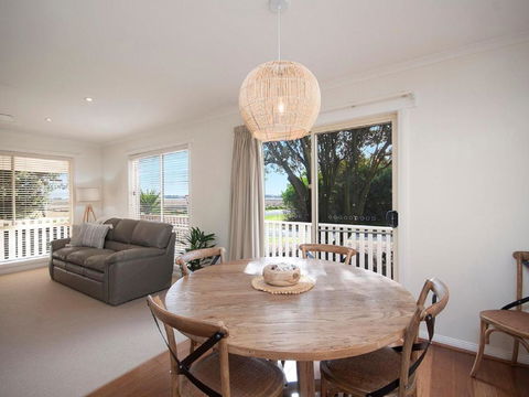 Banksia Beach House - Accommodation BNB 1
