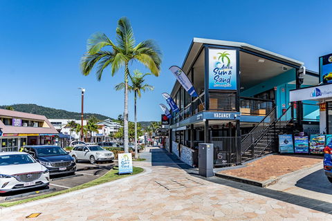 Airlie Sun & Sand Accommodation 3 - Accommodation BNB 0
